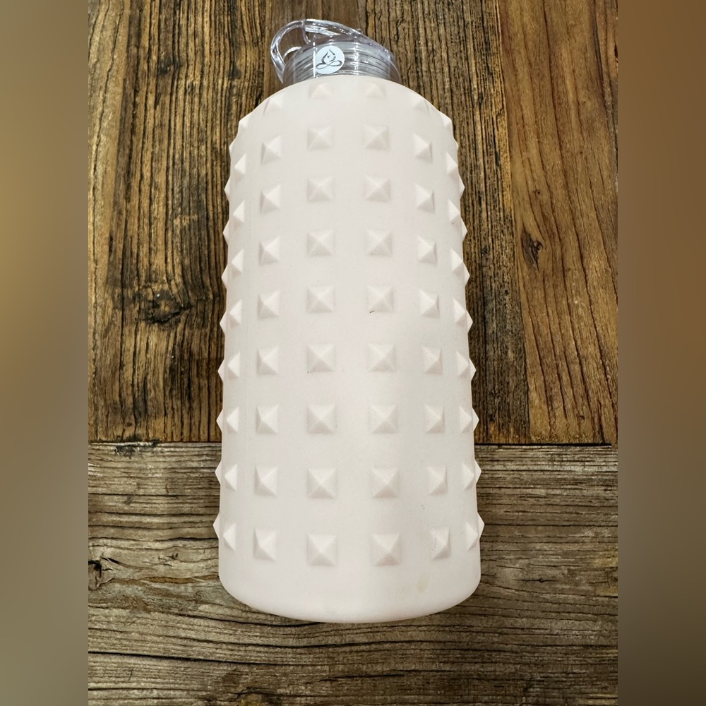 Liglt pink  Textured Studded bottle